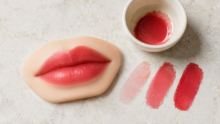 Translation missing: fr.Comment créer un lip blush fraise lumineux avec Red Strawberry ?