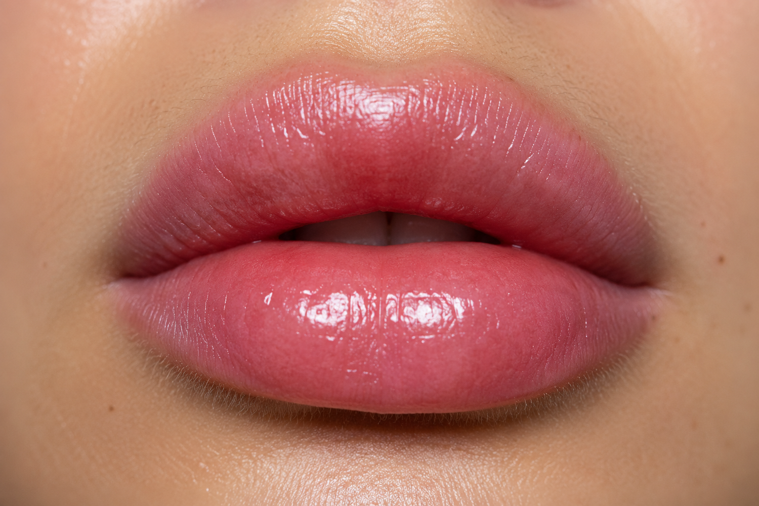 Pourquoi les lèvres gonflent-elles pendant un maquillage permanent… et comment l'éviter ?